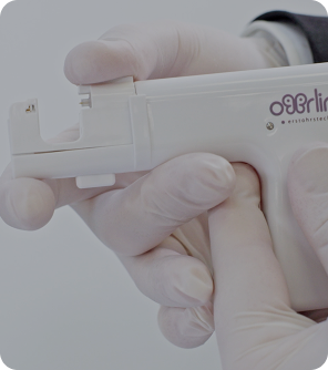 Detailaufnahme des Ohrlino Ohrlochstechsystems mit integrierter Kartusche